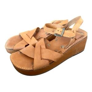 VINTAGE Bare Traps Platform Leather Cross-Strap Sandals